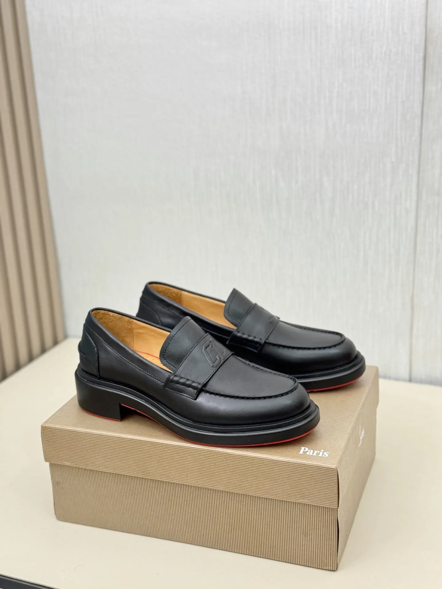 [CL～High-end men's red-soled shoes] Top P: 840💰. Size: 39-44 (38.45.46 can be customized) 🆑Top original order purchasing agent Imported open-edge bead fabric, the lining is made of water-dyed cowhide🉑️ Imported TPU rubber sole, wear-resistant and non-slip, full of European style.